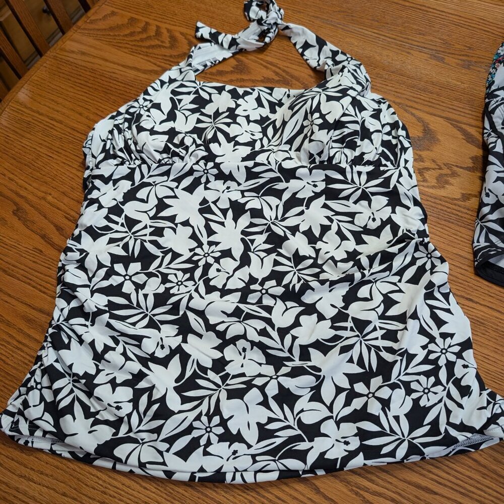 Land’s End size 18 W/L floral black & White tankini/Halter top, V--neck